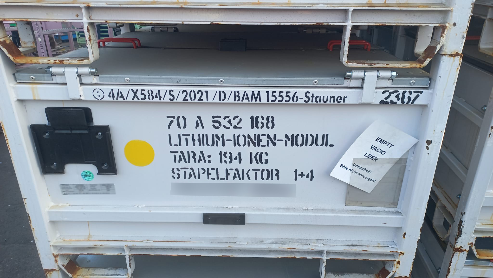 Stahlbehälter mit Deckel lackiert  Stapeltransportbehälter