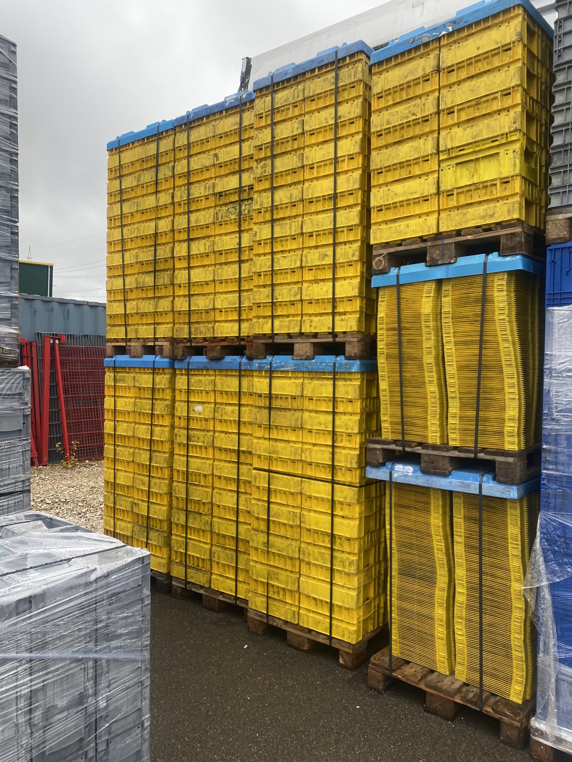 C-KLT 4321 geel met deksel Bergcontainers