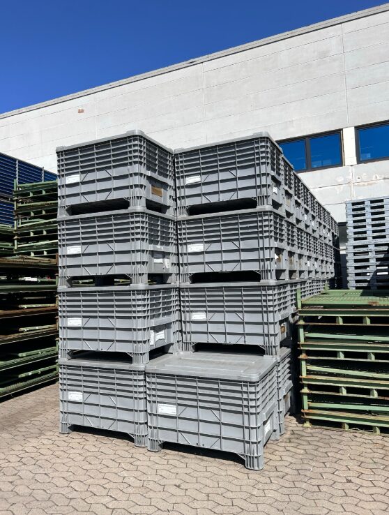 Big Boxen geschlossen mit Deckel Paloxen Großladungsträger
