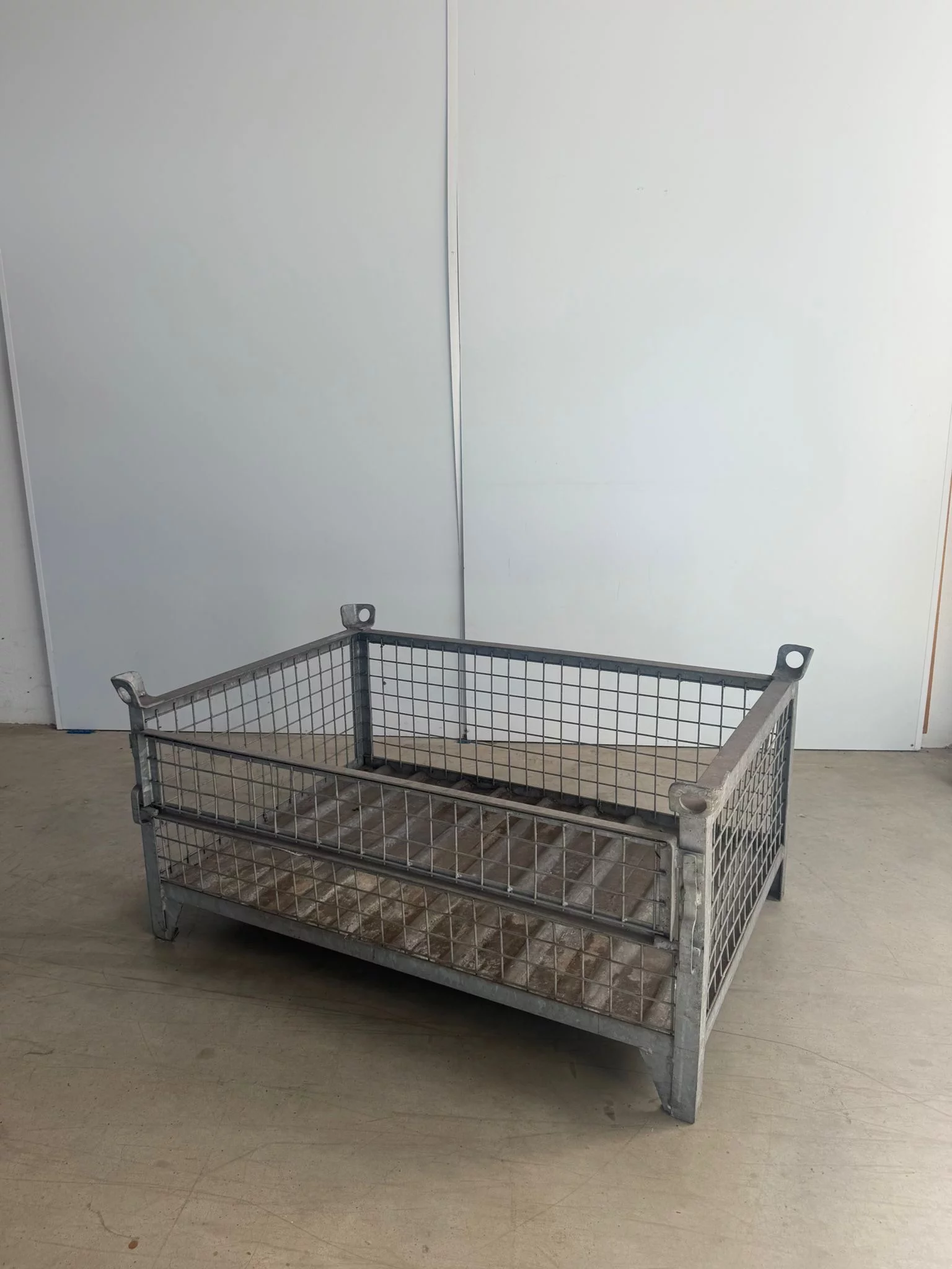 Halbhohe Gitterbox mit halber Klappe verzinkte Gitterbehälter 1200x800x500