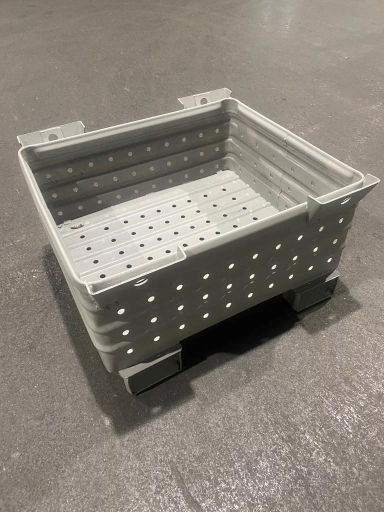Stahlbehälter massiv mit Kranösen und Gabeltaschen gelocht grau 1120x1140x680 mm